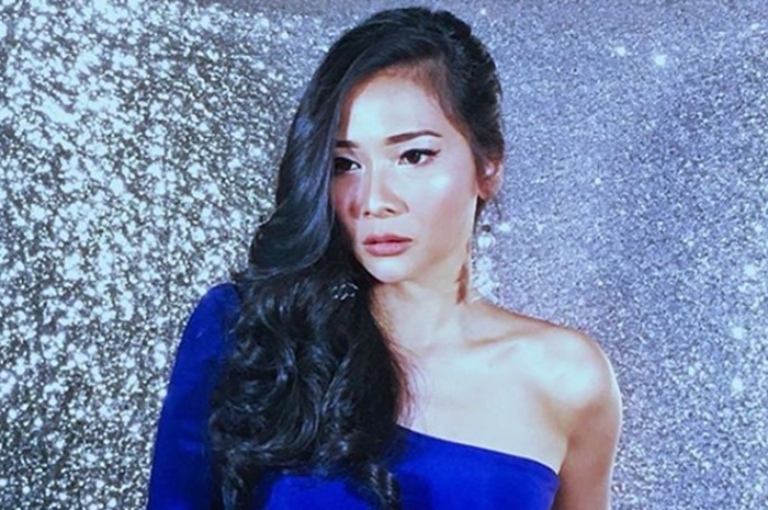 Dita Anggraeni alias Mey Chan 