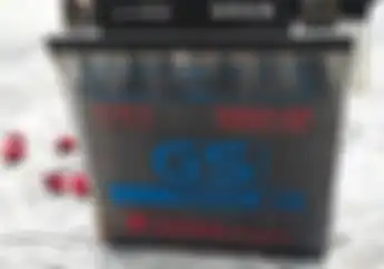 Rawan Jebol dan Bikin Repot, Begini Cara Perlakukan Aki Basah yang Benar