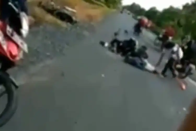 Ngeri, Video Joki Balap Liar Tewas Akibat Tabrakan, Korban Tergeletak di Aspal Warga Ketakutan