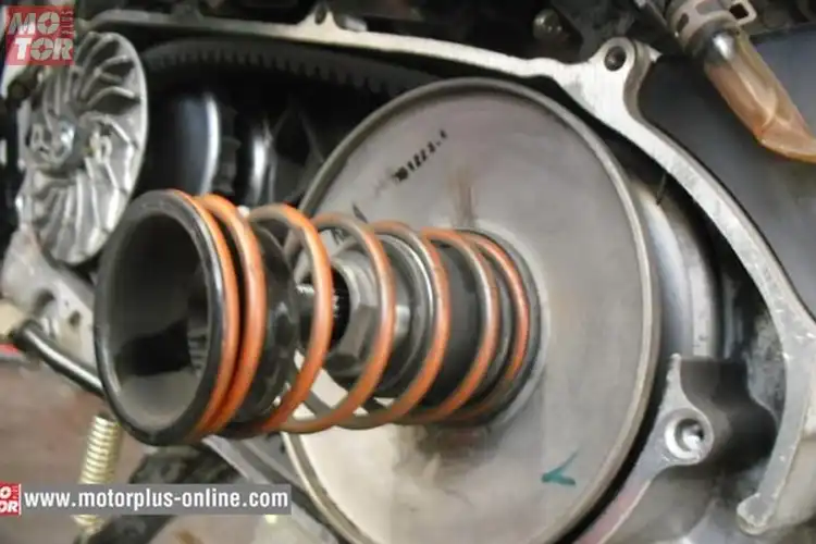 Boleh Dicoba, Pakai Per CVT Honda BeAT di Yamaha NMAX, Tarikan Motor Jadi Bengis