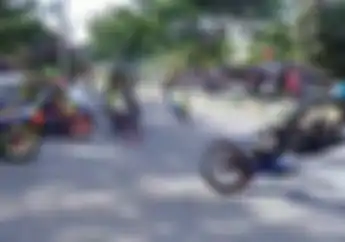 Ngeri, Momen Crash Roadrace Parigi, Penonton Panik Kena Sambar Motor