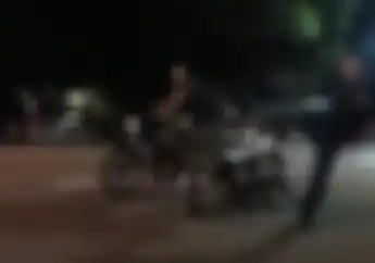Video Pria Ngamuk saat Balap Motor Liar di Sragen, Joki Dihabisi Sampai Terkapar