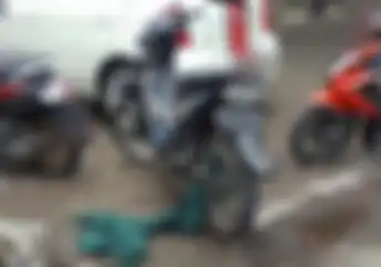 Warga Berhamburan, Perempuan Mendadak Terjungkal di Aspal, Rok Nyangkut di Gir Motor