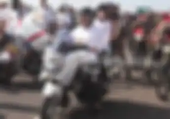 Ngalahin Wagub, Gubernur Jatim Khofifah Sunmori Naik NMAX, Bonceng Arumi Bachsin