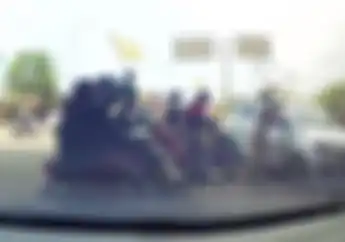 Miris, Video Iring-iringan Pengantar Jenazah Blokir Jalan Sambil Teriak, Mobil Warga Dipukuli