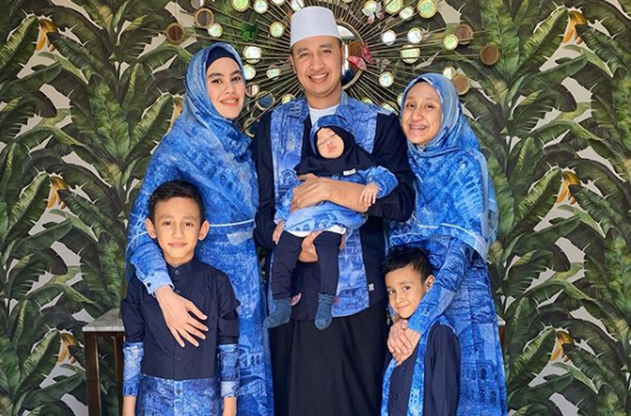 Unggahan foto keluarga Kartika Putri