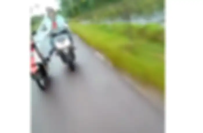 Honda Vario mau menyetut motor temannya