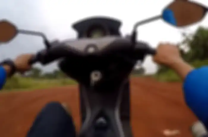 Yamaha NMAX diajak wheelie di tanah