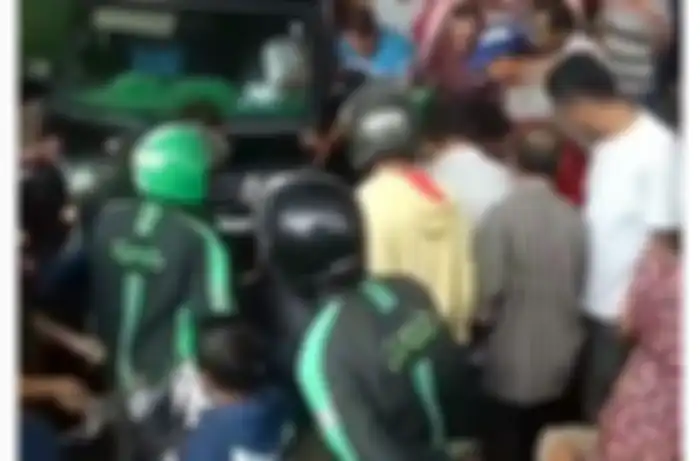 Driver ojol kerubungi mobil Luxio