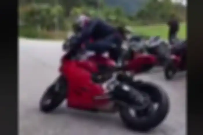 Ducati Panigale jatuh dipinjam orang
