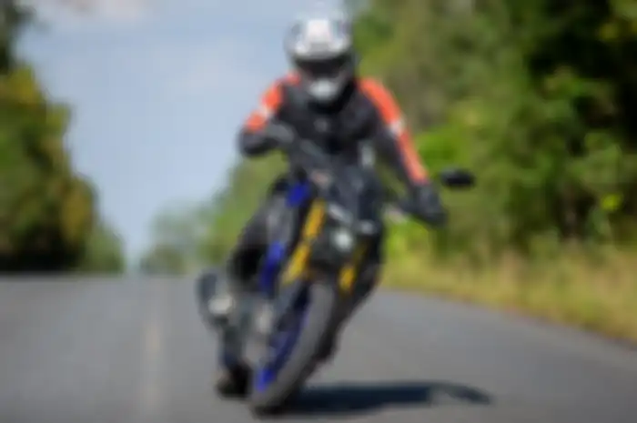 Yamaha MT-15 memakai suspensi depan upside-down