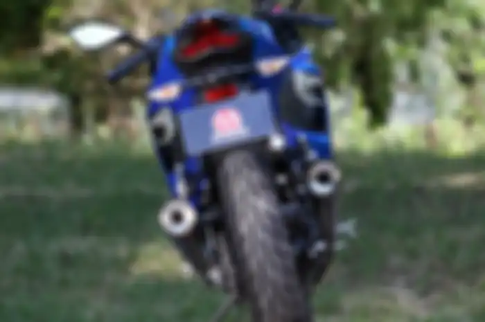 Motor Kawasaki Ninja 250 pakai knalpot ganda