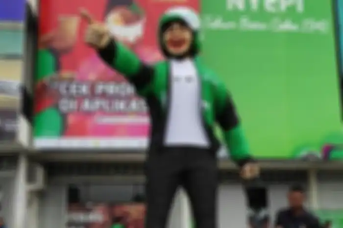Ogoh-ogoh berbentuk driver ojol