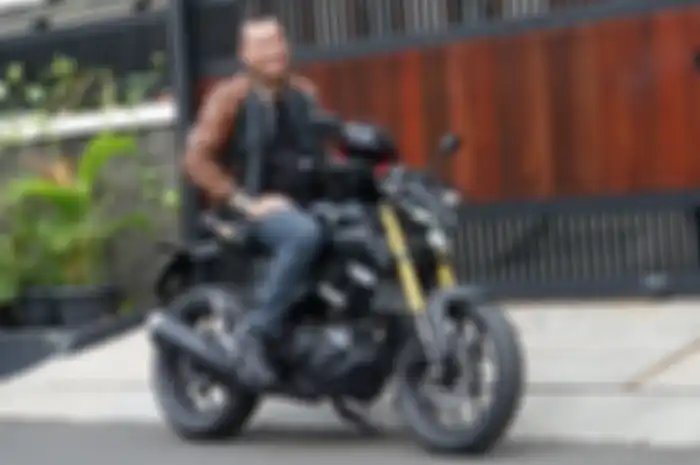 Agus Setiono dan motor Yamaha MT-15 terbaru