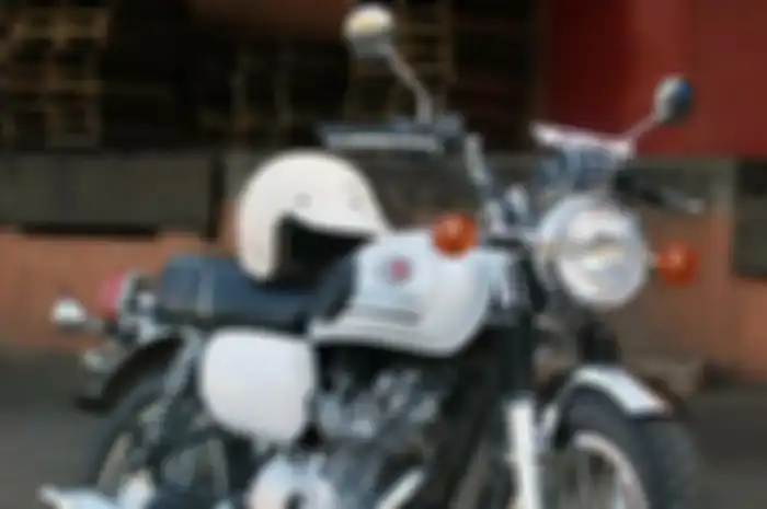 Kawasaki W175 garapan Spaceman Cycles