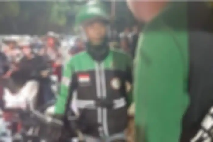 Driver ojol dipukul dan motor ditendang penumpang yang mabuk minuman keras di Ragunan, Jaksel.