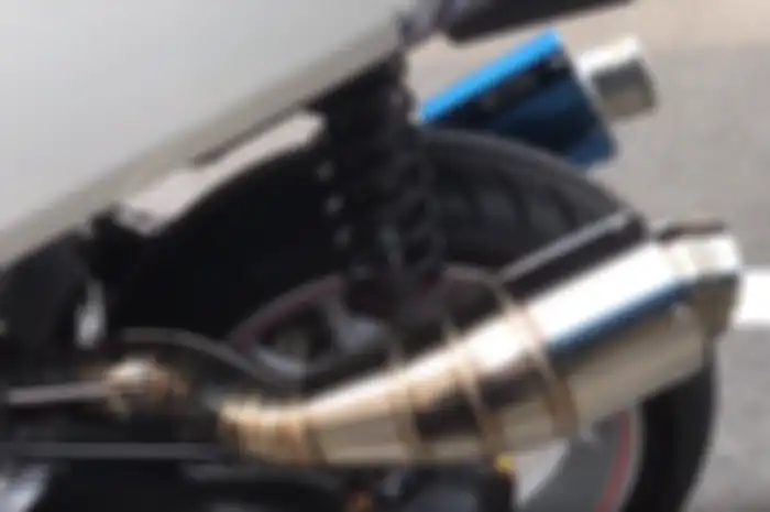 Yamaha NMAX dengan silencer ganda