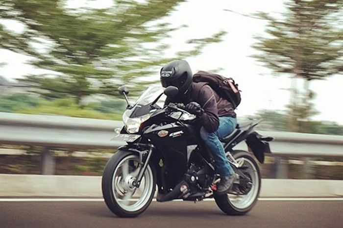 Honda CBR250R MC41 generasi pertama