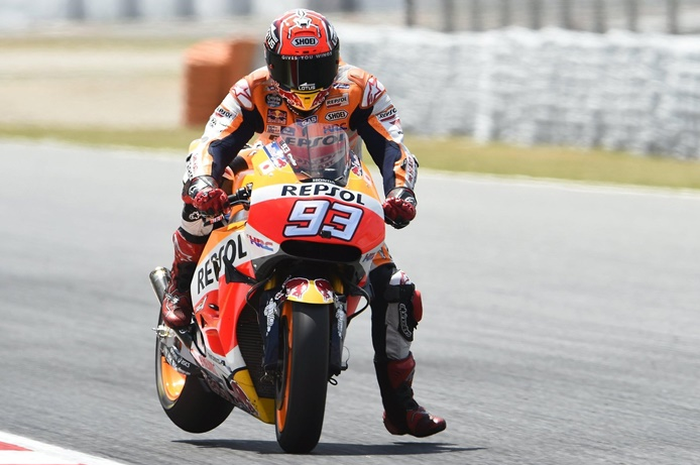 Marc Marque mengerem dengan motor MotoGP