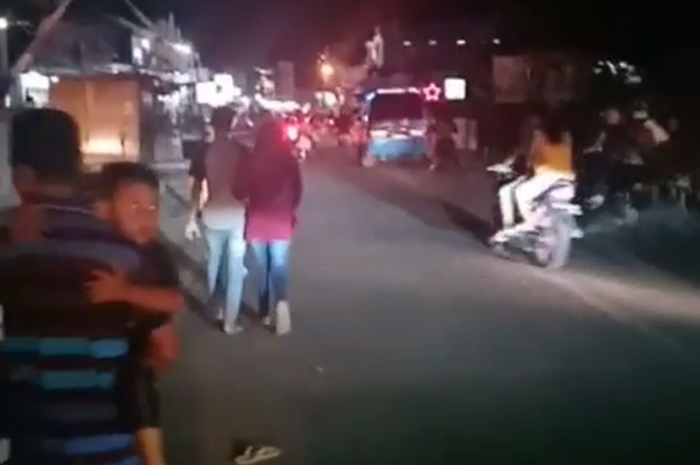Pemotor berhamburan kabur karena gempa