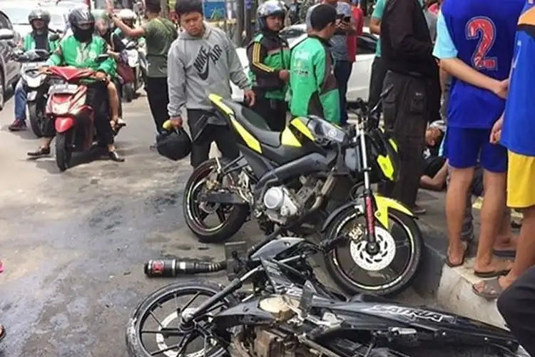Tragis, Tabrakan V-ixion dan Satria FU di Warung Buncit, Darah Berceceran