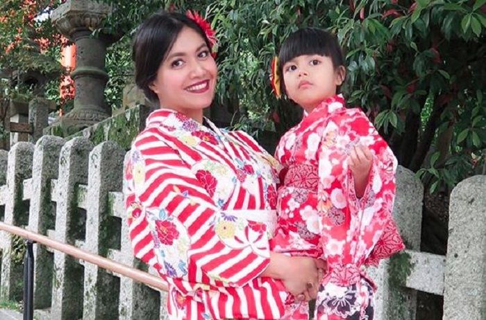 Denada dan putrinya, Shakira