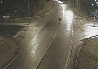 Pria Ini Bikin Heboh dengan Foto di Kamera Pengawas Namun Hasil Fotonya Bikin Bulu Kuduk Merinding!