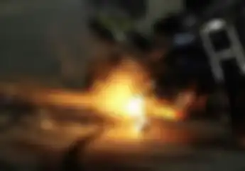 Video Burnout Paling Gokil! Leher Knalpot Sampai Berapi Seperti Petasan