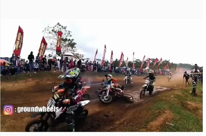 Crosser cilik berjatuhan