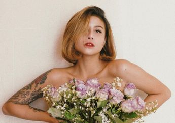 Tangis Awkarin Pecah! sang Selebgram Ungkap Batal Nikah Usai Disuruh Pilih Antara Kekasih Atau Orangtua: pada Akhirnya Gue Lari ke Pelukan Mereka