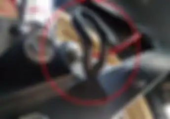 Mirip Buat Gantungan, Ternyata Besi Di Swing Arm Fungsinya Vital Banget