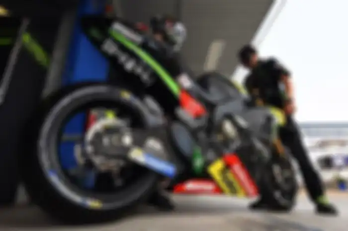 Johann Zarco dan YZR-M1 dengan ban Michelin