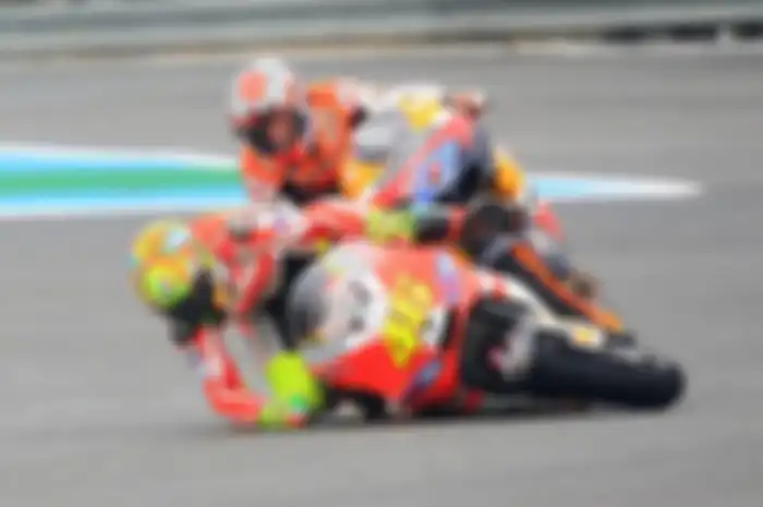 Valentino Rossi crash dengan pembalap Repsol Honda tahun 2011
