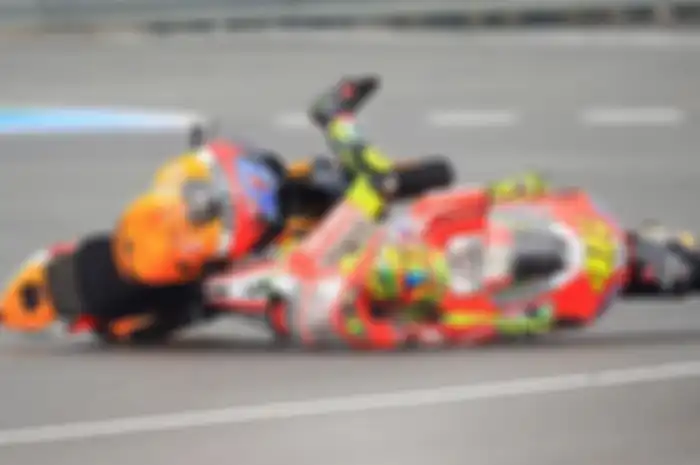 Rossi menyenggol Stoner di Jerez 2011 sampai jatuh