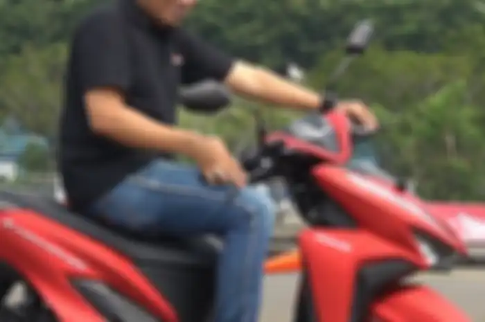 Setang All New Vario 2018 mudah terkena dengkul dan paha saat belok patah