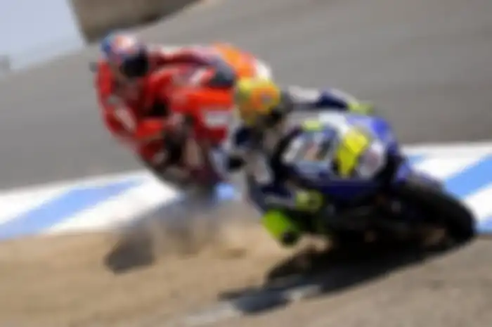 Valentino Rossi saat Duel seru dengan Casey Stoner