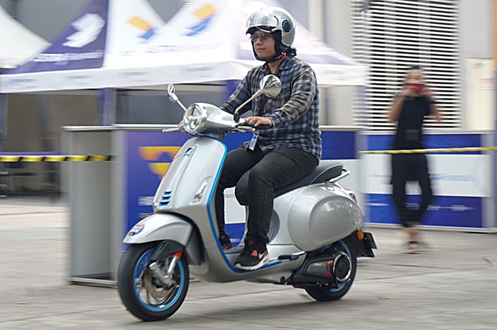 Vespa Elettrica jadi motor listrik dengan harga fantastis