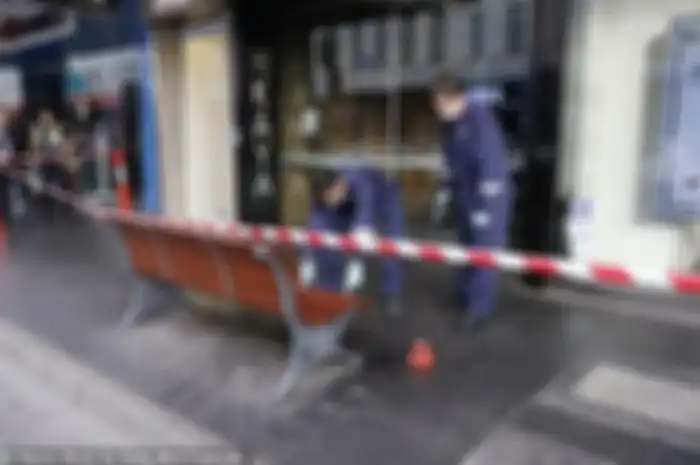 Pihak forensik mengecek TKP penembakan brutal di Australia