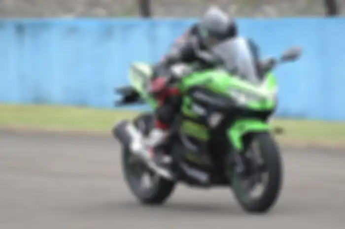 Tarikan Kawasaki All New Ninja 250 lebih ringan
