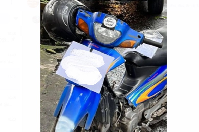 Motor Suzuki Shogun yang diduga milik pelaku bom bunuh diri di Mapolsek Astanaanyar, Bandung.