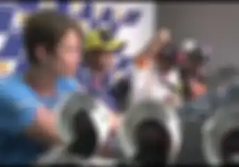 Kocak.. Pembalap MotoGP Ikutan Cara Bercanda Anak Sekolah di Indonesia