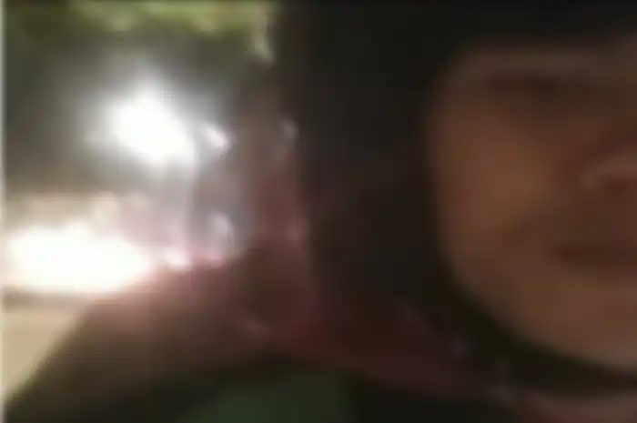 Driver ojek online ini bawa penumpang yang nuntun kuda