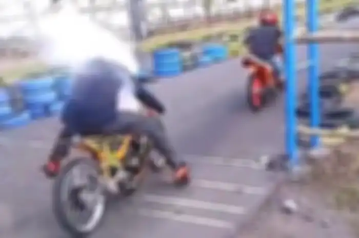 Motor tiba-tiba keluar asap