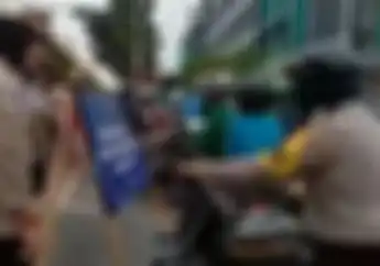 Geger Polwan Marahi Bhabinkamtibmas di Pos Penyekatan, 'Jangan Kurang Ajar Kau, Ku laporkan ke Kapolda Ngerti Kau'