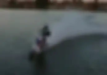 Pingin Punya Motor yang Bisa Jalan di Air? Lihat Video Motor Modifikasi Ini
