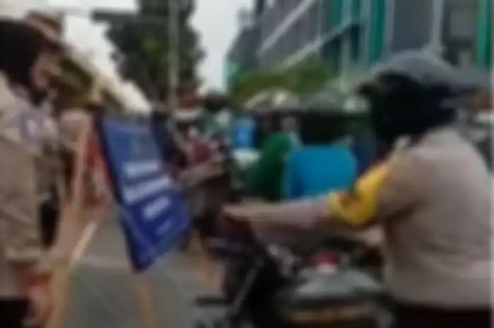 Video viral seorang polwan marahi Bhabinkamtibmas di pos penyekatan pada Kamis (12/8/2021) kemarin di Pekanbaru, Riau