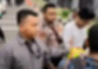 Kebanyakan Gaya, Pria Ngaku Vendor KPK Ketahuan Nyolong Helm, Nyaris Babak Belur