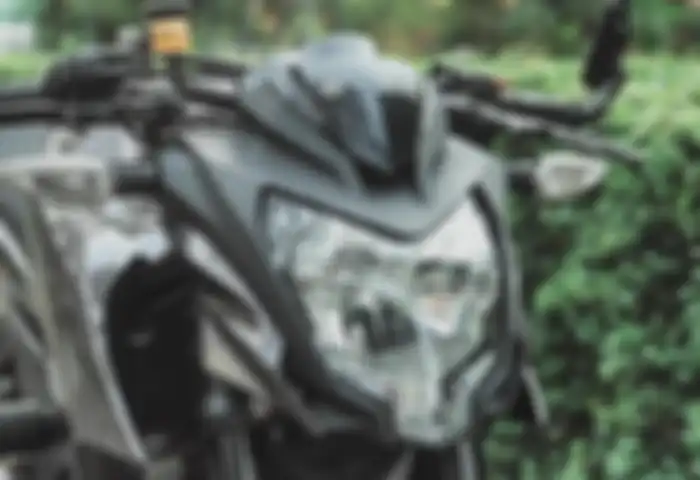 Wajahnya jadi sangar pakai headlampnya Kawasaki 250SL