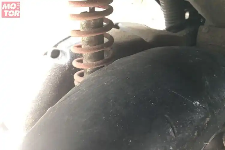Ban Motor Sering Habis Tidak Rata Atau Botak Sebelah? Ini Sebabnya.