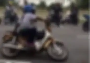 Sangar.. Kelakuan ABG Malaysia Kumpul Sore, Dari Freestyle Sampai Cewek Ikut Burnout Ninja
